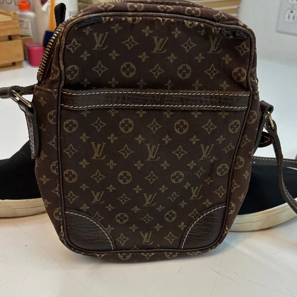 Louis Vuitton Brown Monogram Shoulder Bag - Picture 15 of 15